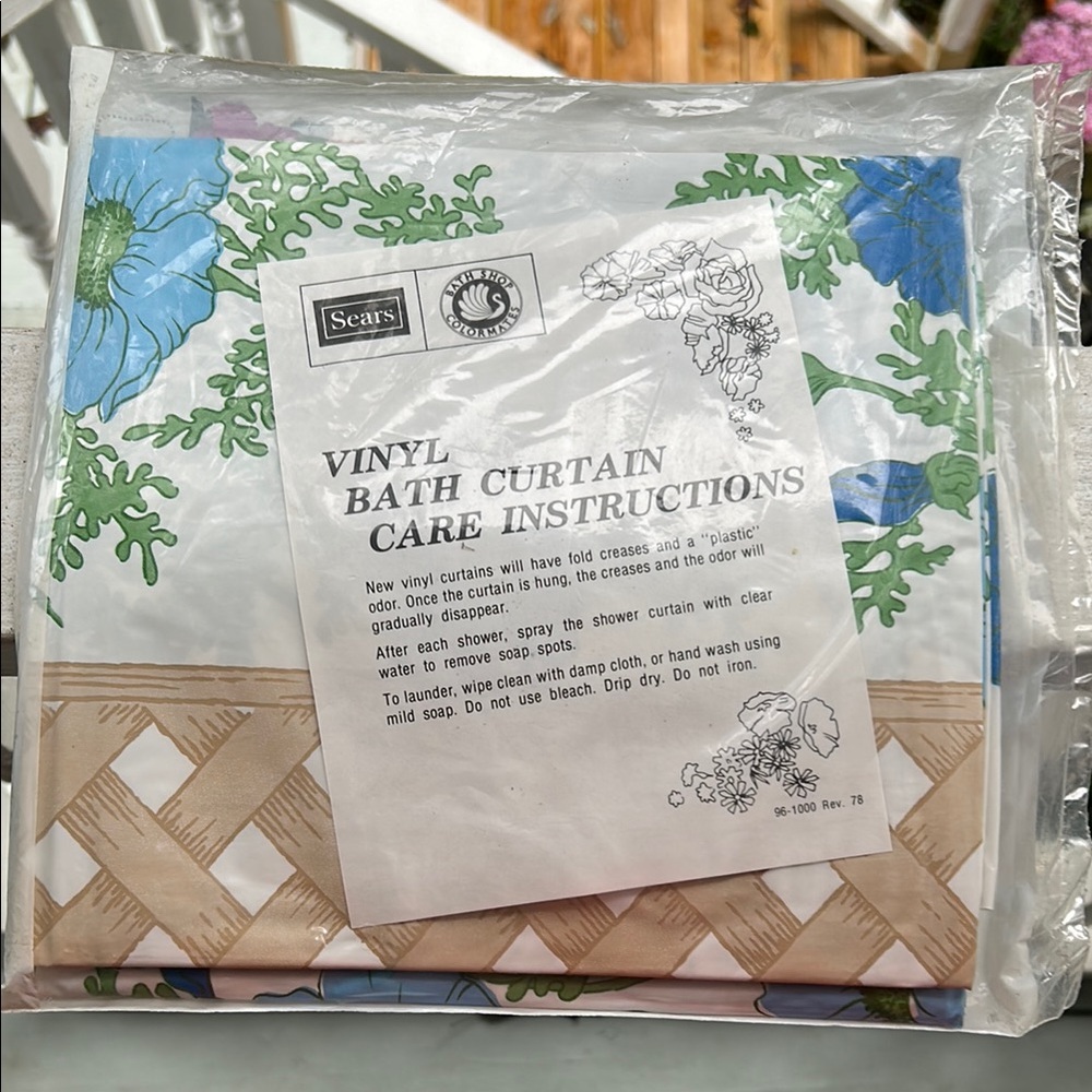 Vintage 70’s Sears Floral Poppies Shower Curtain new in package